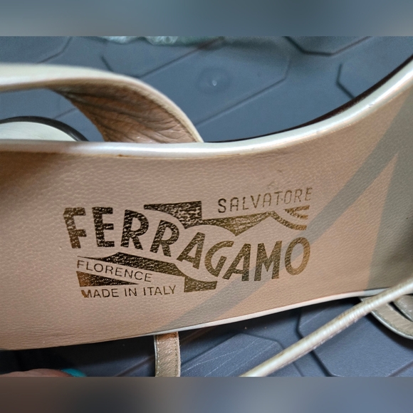 Ferragamo Italian chunky heel strappy sandals Champagne pearlescent sz 7 AA - Picture 7 of 9